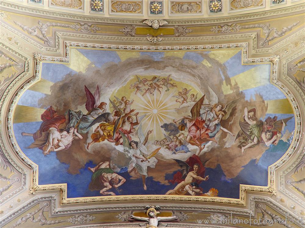 Oggiono (Lecco) - Trionfo dell'Eucarestia sulla volta della navata della Chiesa di Sant'Eufemia